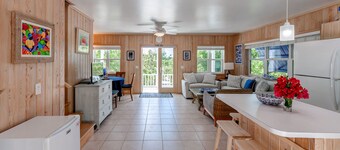 Liney's Lookout - Private Oasis with Pool and Sea Views in Buttonwood Bay