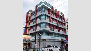 A multi-story building with a commercial ground floor. - Bakasyunan Inn Laoag (Laoag)