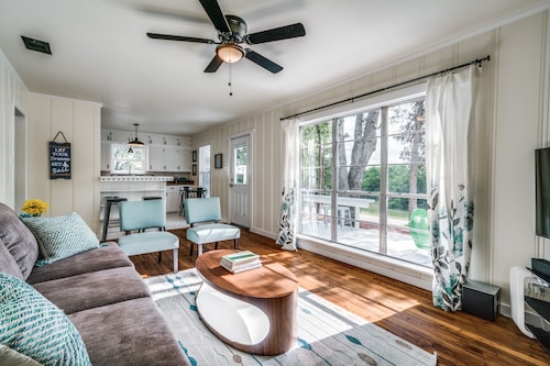 Walking distance to the Gaylord and backs to Lake Grapevine!