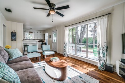 Walking distance to the Gaylord and backs to Lake Grapevine!