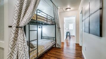 1 bedroom, iron/ironing board, free WiFi, bed sheets