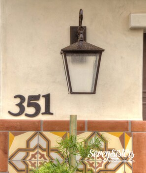 Exterior detail - Endless Summer with Ocean Views, Ocean Side Hwy 101 w/AC (Pismo Beach)