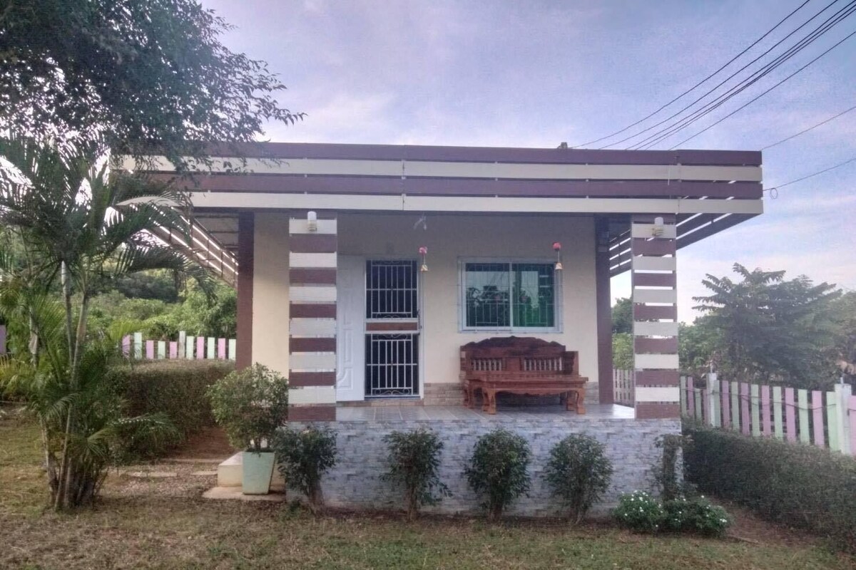 Kasalong | Blackout curtains, iron/ironing board, free WiFi, bed sheets