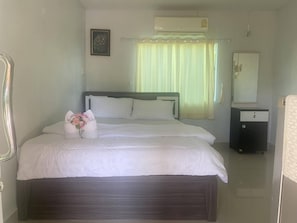 Cortinas blackout, tabla de planchar con plancha y wifi gratis