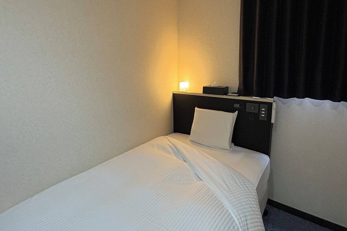 Desk, WiFi (free), bed sheets