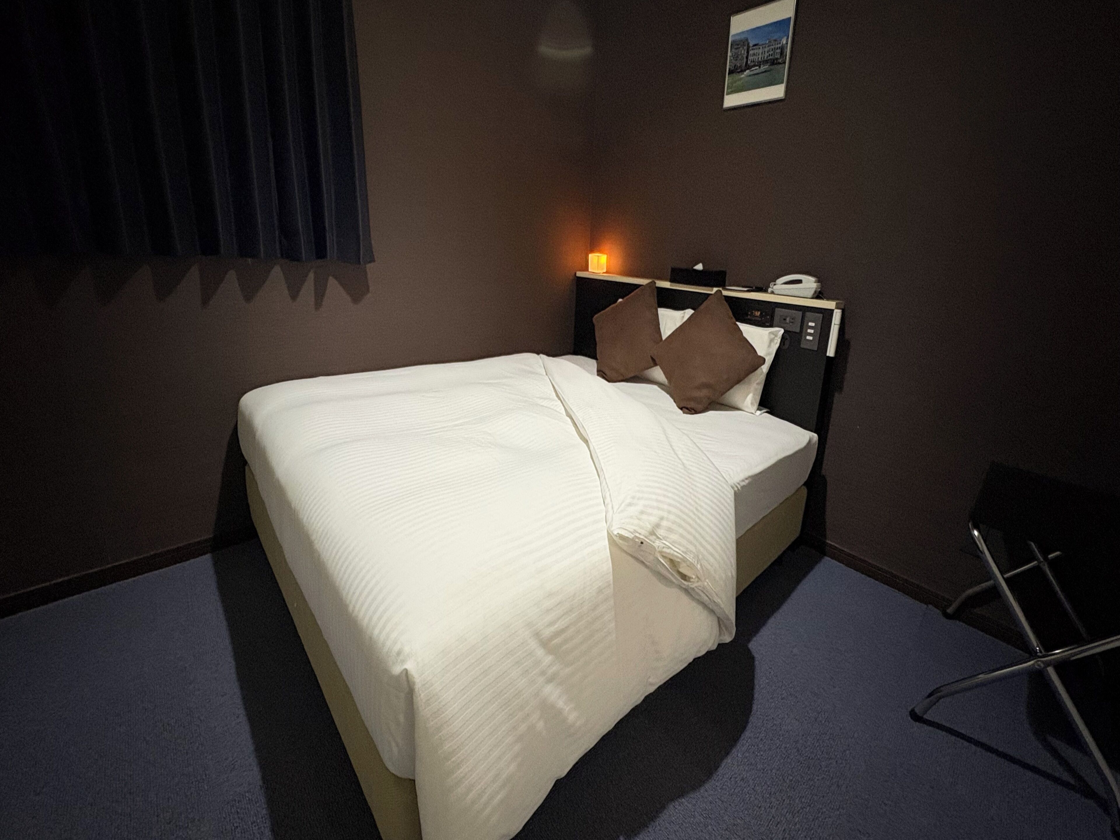 Desk, WiFi (free), bed sheets