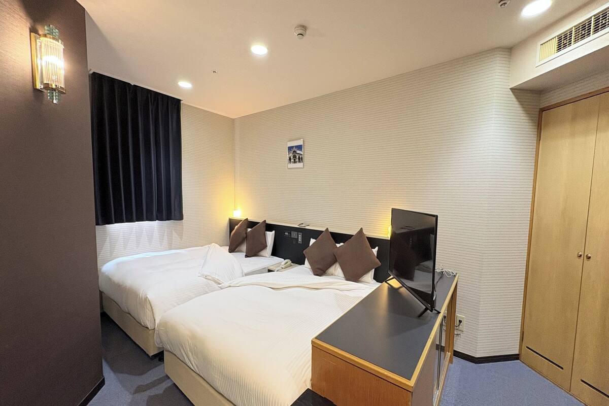 Family Twin Room, Non Smoking (Bed Size 140cm*2) | Desk, WiFi (free), bed sheets