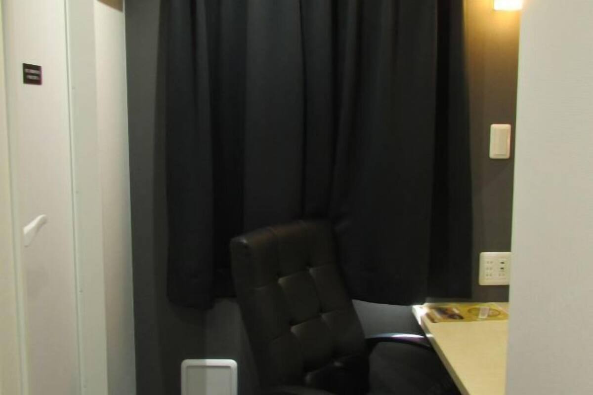Desk, WiFi (free), bed sheets