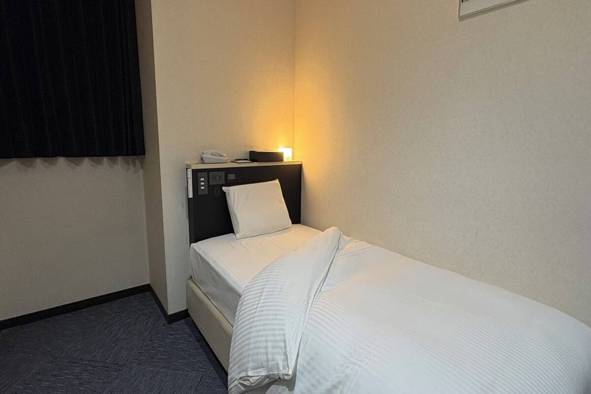 Desk, WiFi (free), bed sheets