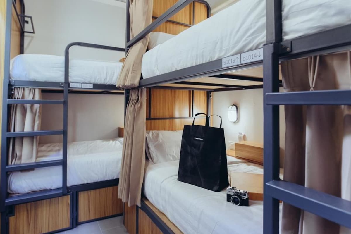Escrivaninha, Wi-Fi de cortesia, roupa de cama