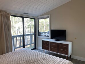 Silitysrauta/-lauta, vauvan matkasänky, Wi-Fi, vuodevaatteet