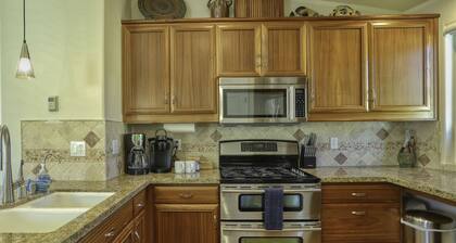 Studio condo with ocean views, steps to the beach