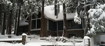 Luxury Mountain Spa Retreat w/ Sauna + Jacuzzi, Perfect for Large Groups