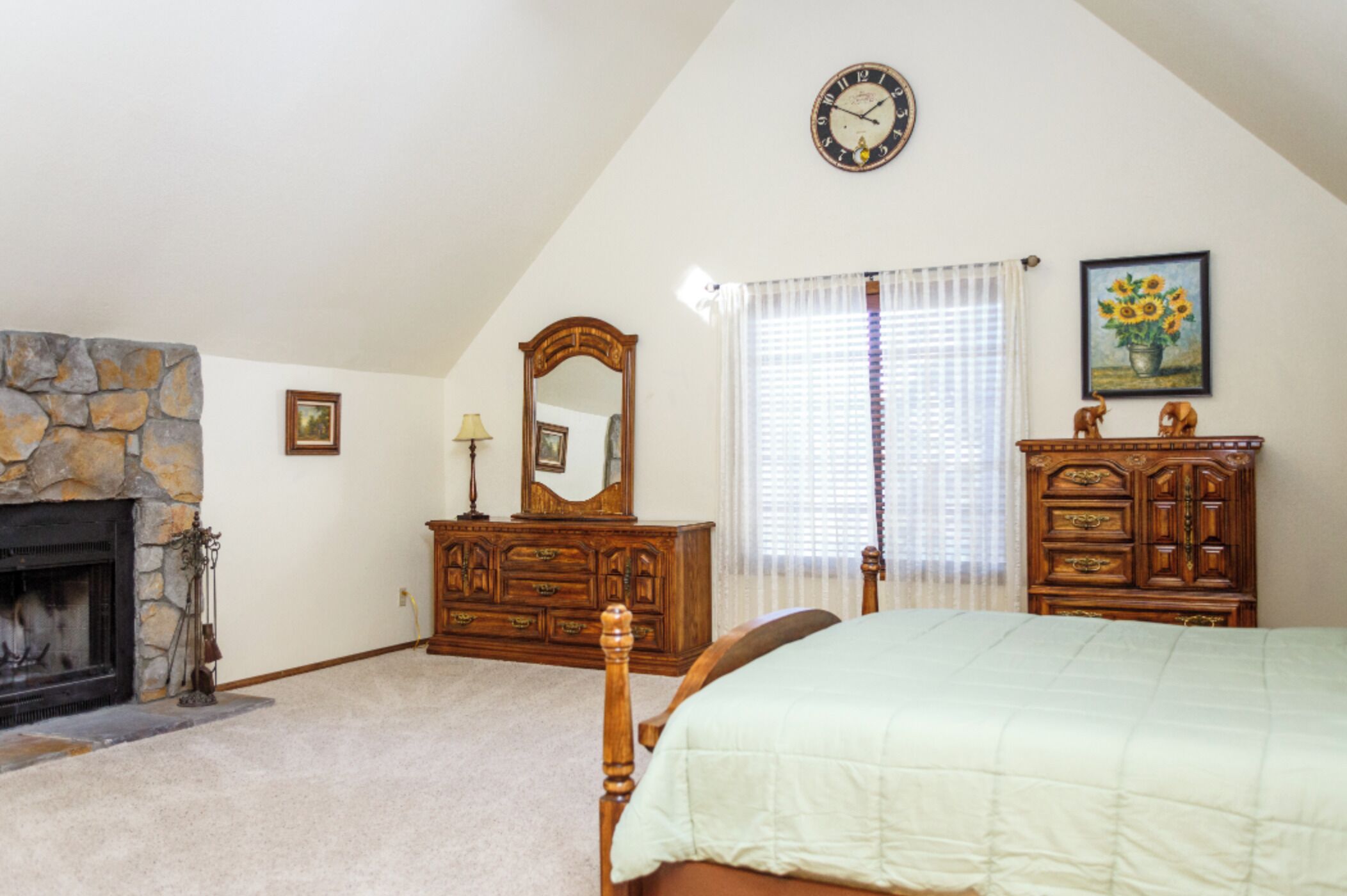 5 bedrooms, in-room safe, desk, soundproofing