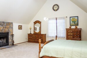 5 bedrooms, in-room safe, desk, soundproofing