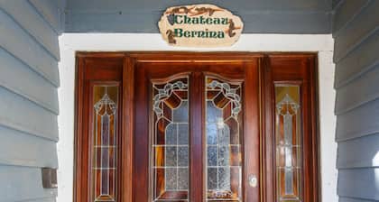 Chateau Bernina. ¡Excelente ubicación! Gran jacuzzi interior y sauna seca. Patio grande
