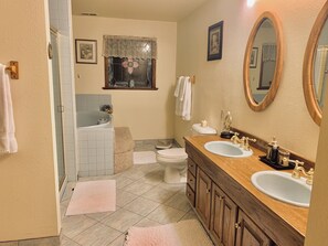 Combined shower/tub, jetted tub, hair dryer, towels