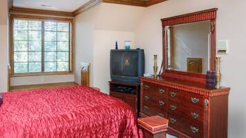 5 bedrooms, in-room safe, desk, soundproofing