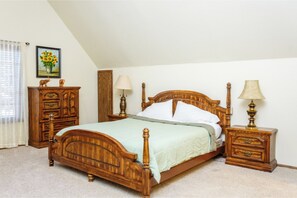 5 bedrooms, in-room safe, desk, soundproofing - Luxury Mountain Spa Retreat w/ Sauna + Jacuzzi, Perfect for Large Groups (Lake Arrowhead)