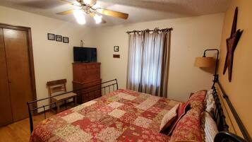 2 bedrooms, iron/ironing board, WiFi, bed sheets