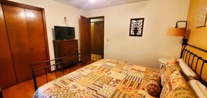 2 chambres, fer et planche à repasser, Wi-Fi, draps fournis