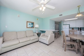 TV, stereo - Wheelchair Accessible Beach Front Hotel Suite with Full Kitchen (Gulf Shores)