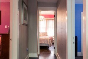 3 bedrooms, desk, free WiFi, bed sheets - Stay near football fun! 3-Bedroom Vacation Home by Arrowhead 8 min. (Independence)