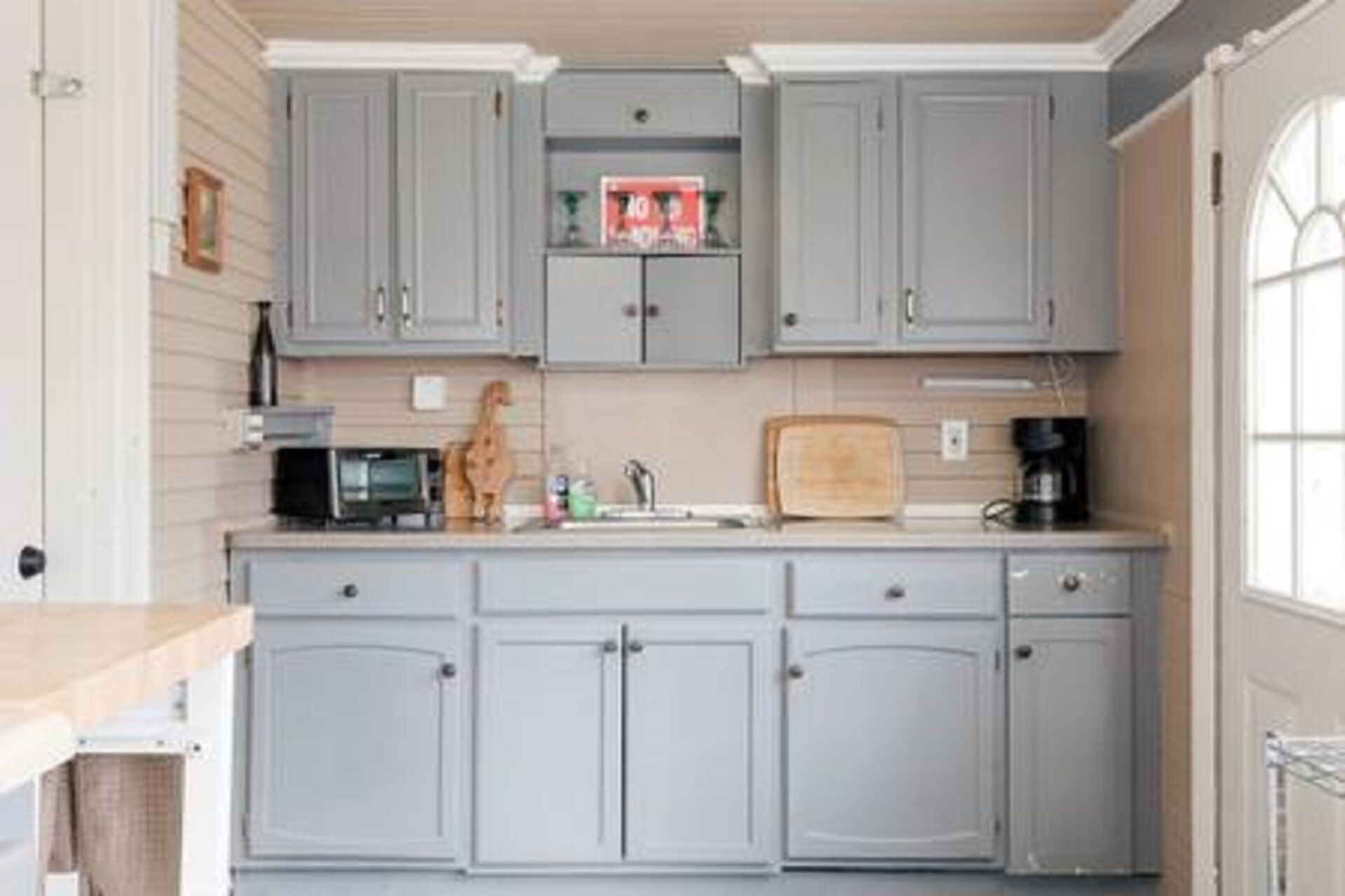 Kylskåp, mikrovågsugn, ugn och spishäll