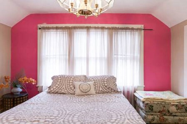 3 bedrooms, desk, free WiFi, bed sheets