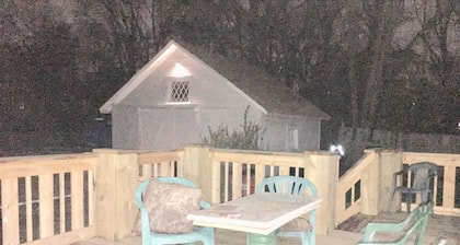 Stay near football fun! 3-Bedroom Vacation Home by Arrowhead 8 min.