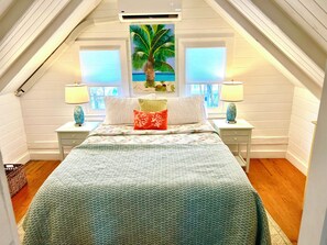 2 bedrooms, iron/ironing board, WiFi, bed sheets - Dunwanderin-Historic Cottage in the Heart of Hope Town w/dock (Elbow Cay)
