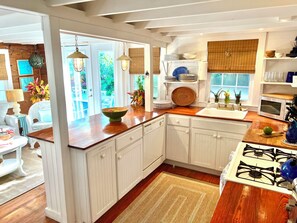 雪櫃、微波爐、焗爐、爐具