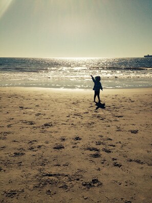 Aurinkotuoleja, rantapyyhkeitä