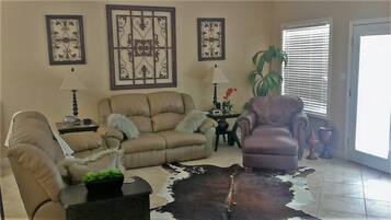 Smart-TV, peis og stereoanlegg