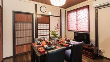 Private Vacation Home | In-room dining