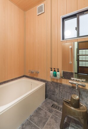 Private Vacation Home | Bathroom | Separate tub and shower, deep soaking tub, free toiletries, hair dryer - guest house TOKI (Kyoto)