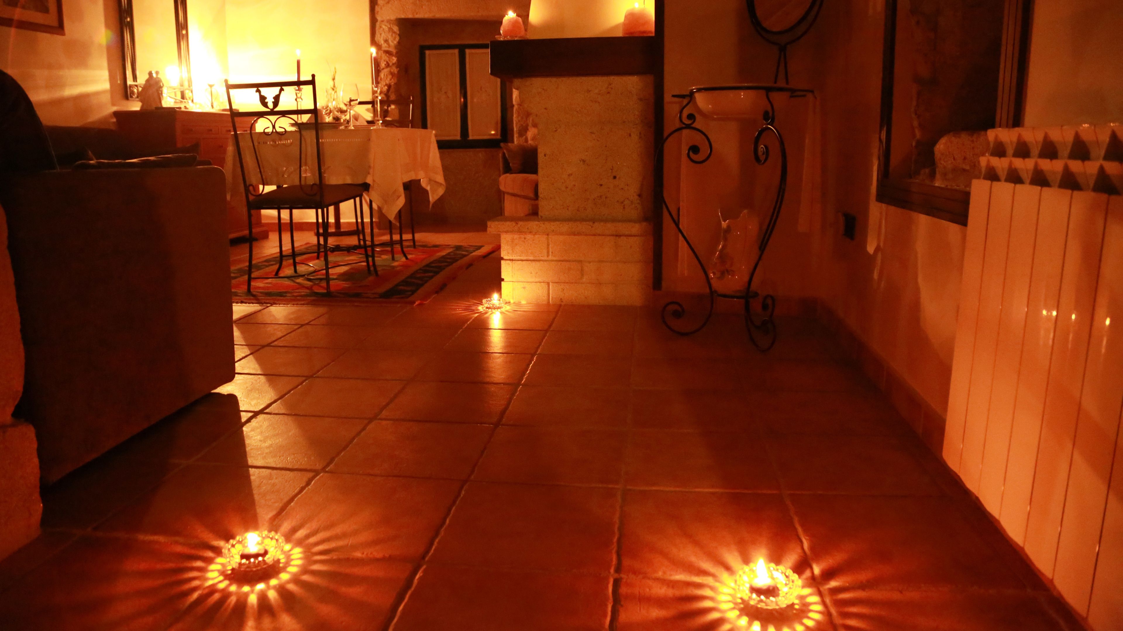 Sviitti, näköala laaksoon | Ruokailu omassa huoneessa