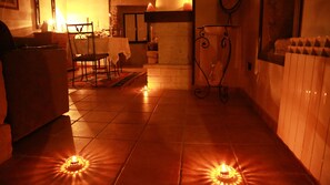 Suite, dalutsikt | Spiseområde på rommet