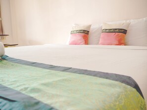 Standard Double Room | Bàn, màn/rèm cản sáng, phòng cách âm, bàn ủi/dụng cụ ủi quần áo 