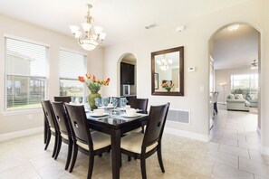 Dining - Solterra Preserve | Ultra Private 7 Bedroom Private Pool Home Close to Disney (Davenport)