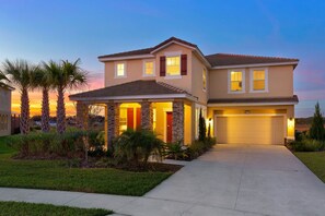 Exterior - Solterra Preserve | Ultra Private 7 Bedroom Private Pool Home Close to Disney (Davenport)