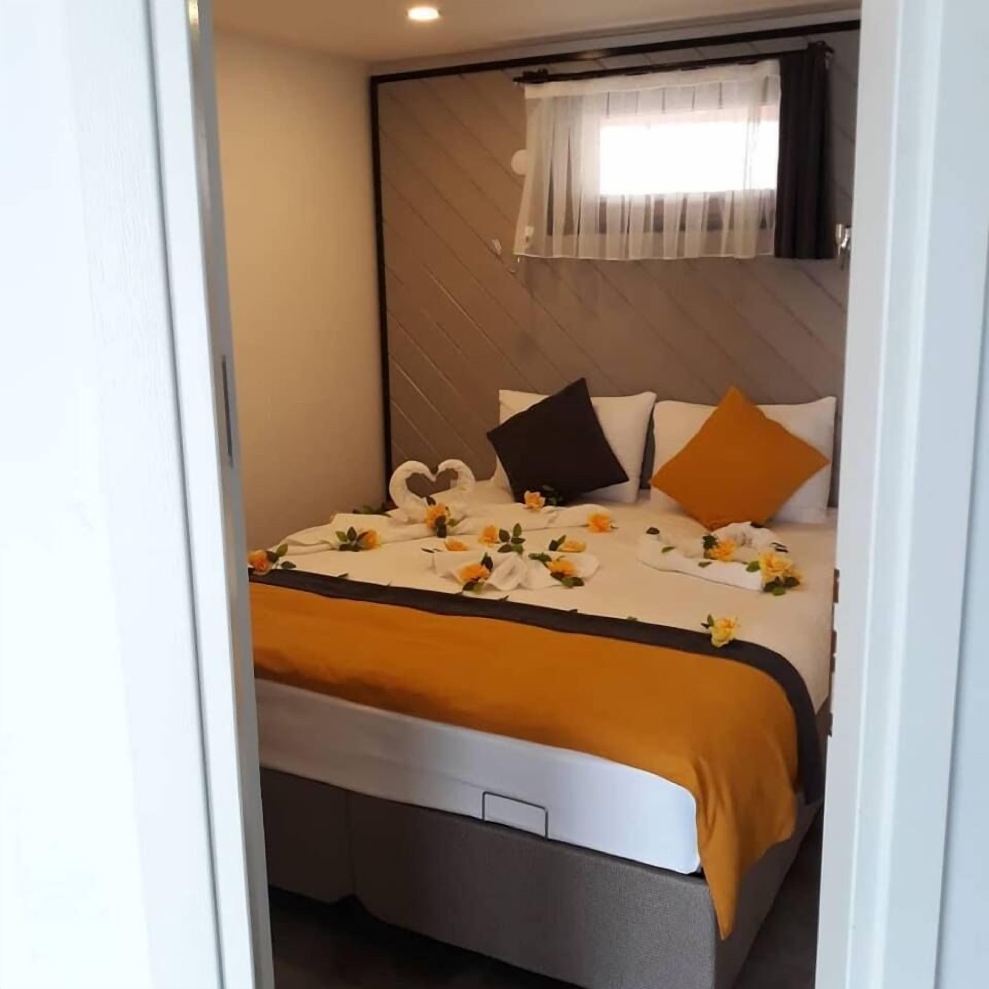 1 bedroom, desk, soundproofing, iron/ironing board
