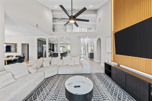 Smart TV, video-game console, Netflix, DVD player