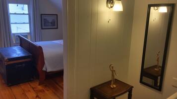 2 soverom, blendingsgardiner, strykejern/-brett og wi-fi (inkludert)