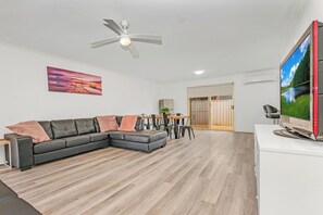 Smart-TV, Netflix, DVD-spiller og strømmetjenester