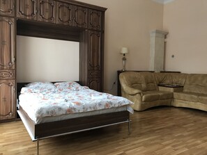 1 quarto, acesso à internet, roupa de cama