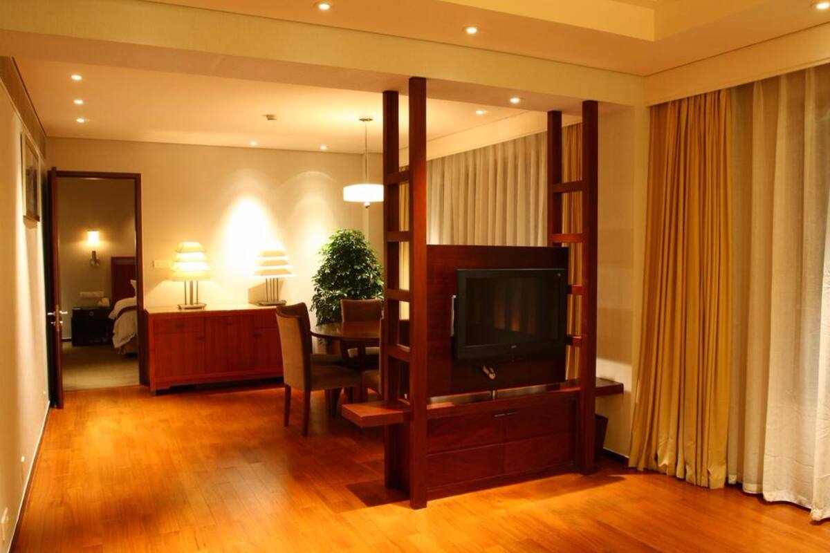 Suite Standard | Minibar, coffre-fort, bureau, rideaux d’obscurcissement