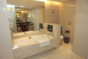 Executive Apartment, Kitchen | Bathroom