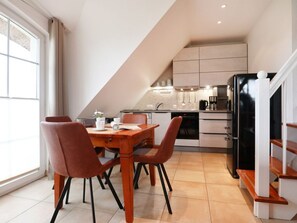 Unclassified image, 5 of 21, button