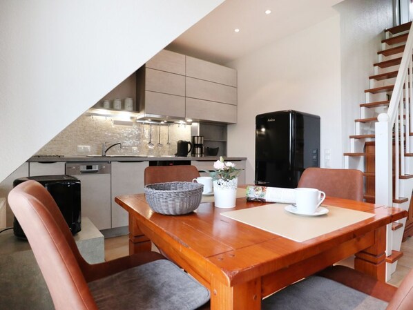 Fridge, microwave, dishwasher, coffee/tea maker